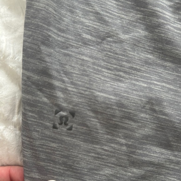 lululemon athletica Men's Light Gray Athletic Shorts - Picture 4 of 6